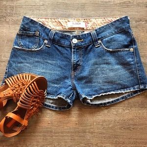 🌻Levi’s 504 Slouch Jean Shorts🌻